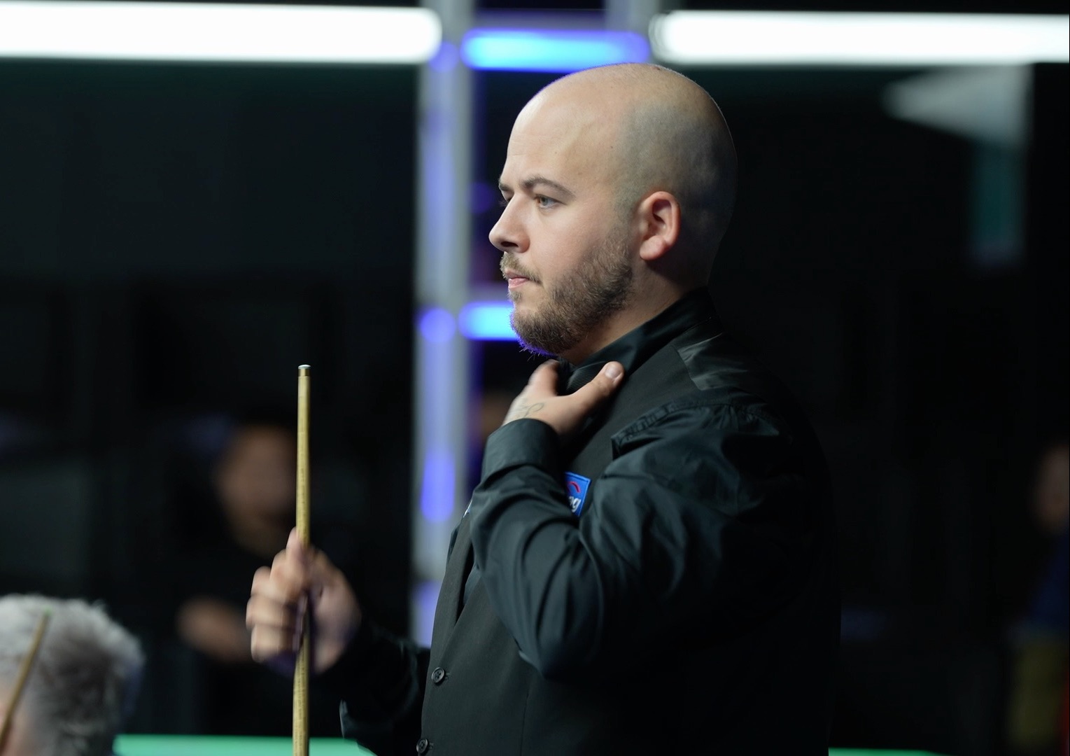 献近乎三双 献近乎三双